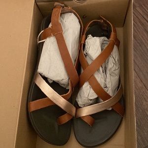 NIB Size 8 Olukai Upena Sandals